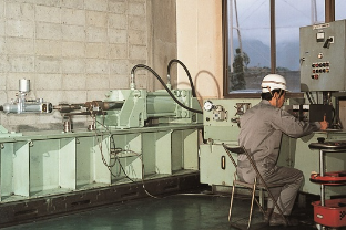 Dynamic test machine